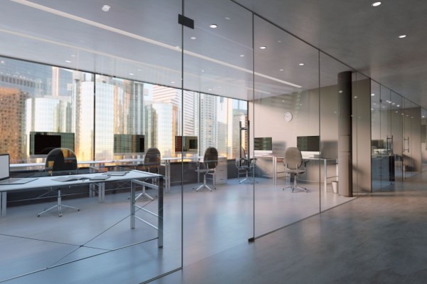 Divisiones para oficinas en cristal templado transparente, con perfiles minimalistas de aluminio, que delimitan los espacios sin perder luminosidad.